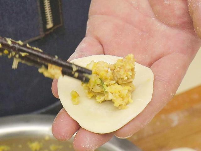 怎么做煎饺，空气炸锅怎么做煎饺（吃菠菜芹菜不如吃它）
