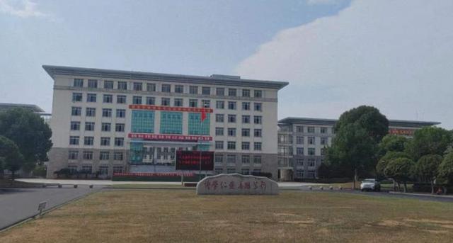 湖北中医药高等专科学院，湖北医药类大学排名（湖北一所实力很强的专科高校）