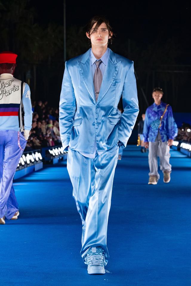 r是什么牌子衣服，r是什么意思（<Dior>洛杉矶2023年春季男装胶囊系列）