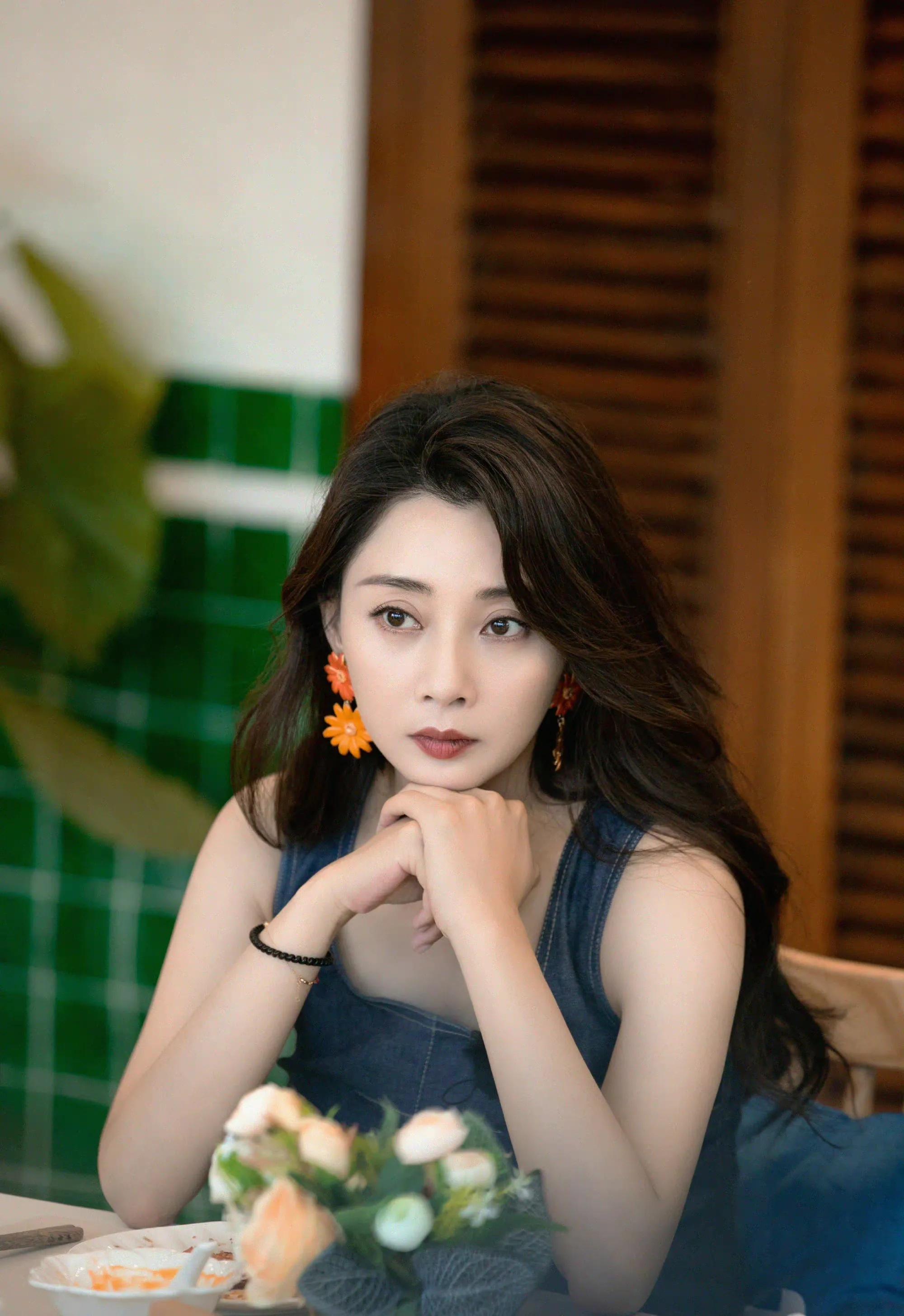 殷桃上综艺首秀,这发量让人羡慕,太美了