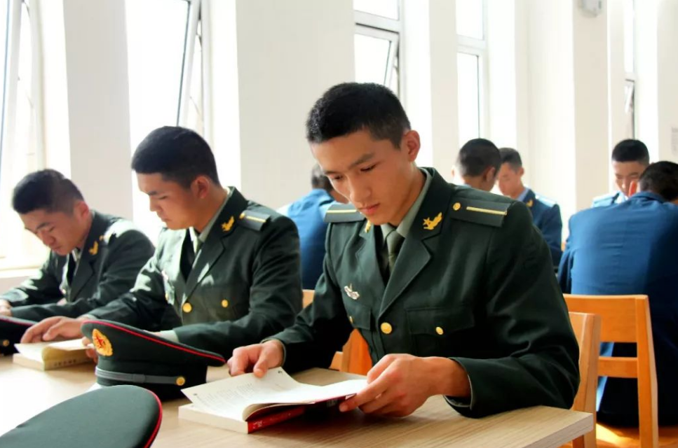士官学校的报考条件（定向培养军士）