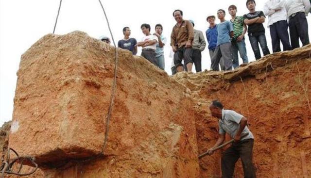 古墓挖出七星石棺，广西挖出北斗七星巨棺