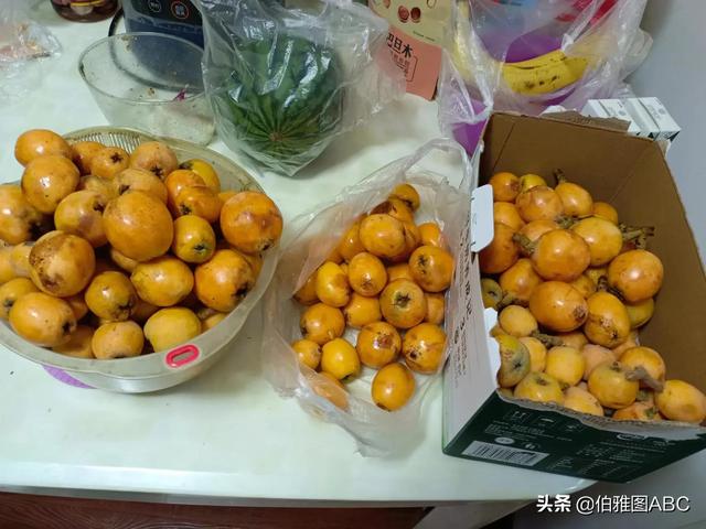 自制枇杷膏，自制枇杷膏是冲水还是直接吃（自制枇杷膏为什么不能随便吃）