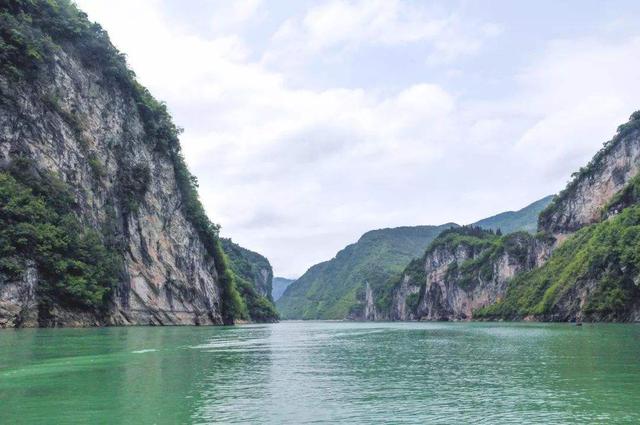 旅游景点推荐重庆周边，重庆周边附近旅游景点（这10处避暑胜地可居可玩）