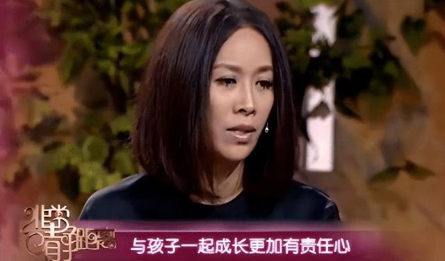 那英带女儿现身英国金店，带15岁女儿逛奢侈品店