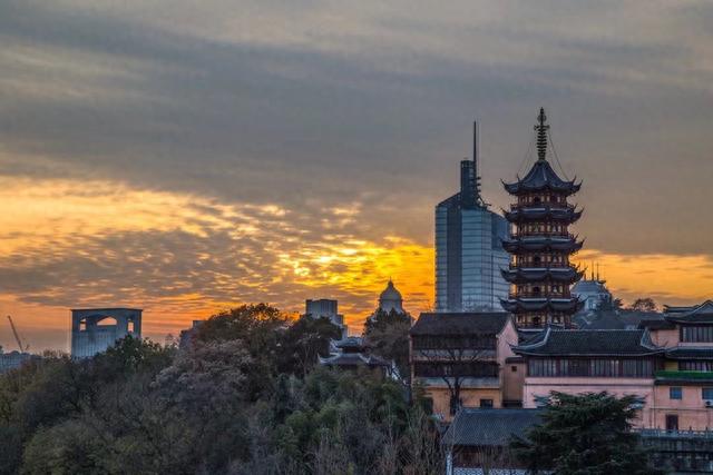 每日一景|玩南京玄武湖，不妨先登台城