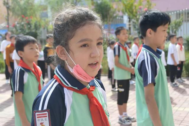 一年级少先队入队礼物，六一儿童节活动方案（石佛寺镇尚营小学举行少先队新队员入队仪式）