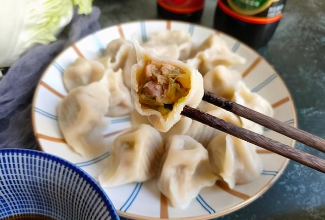 猪肉馅怎么调好吃，肉包子猪肉馅怎么调好吃（教你万能调肉馅诀窍）