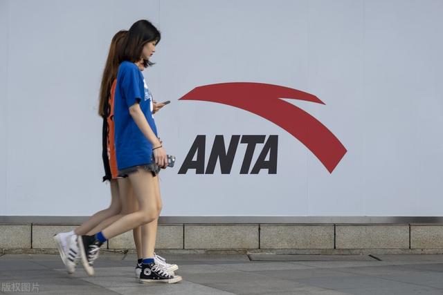 安踏是什么档次的牌子，安踏属于高档次的（安踏位列中国服饰品牌第一）