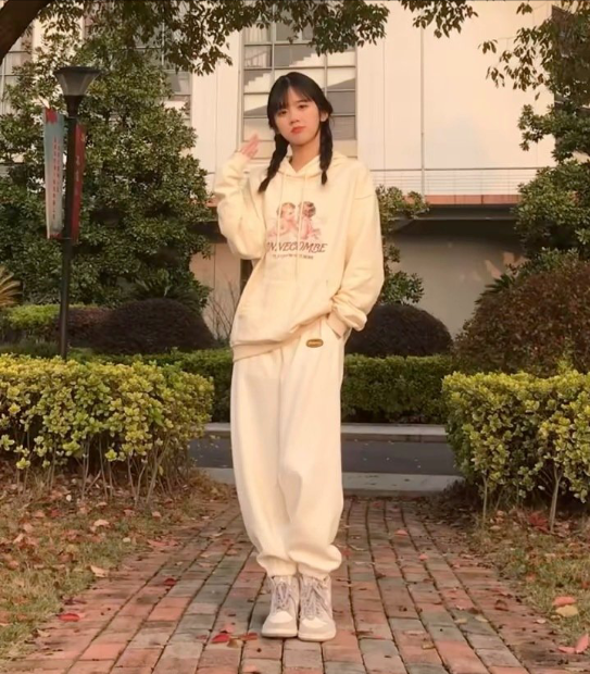 ai换脸井川里予啪啪网站，井川里予.（靠颜值两个月圈粉千万网名）