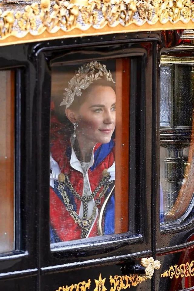 英国现任国王是谁，英国新任国王查尔斯简介（“70年太子”终于加冕成英国国王）