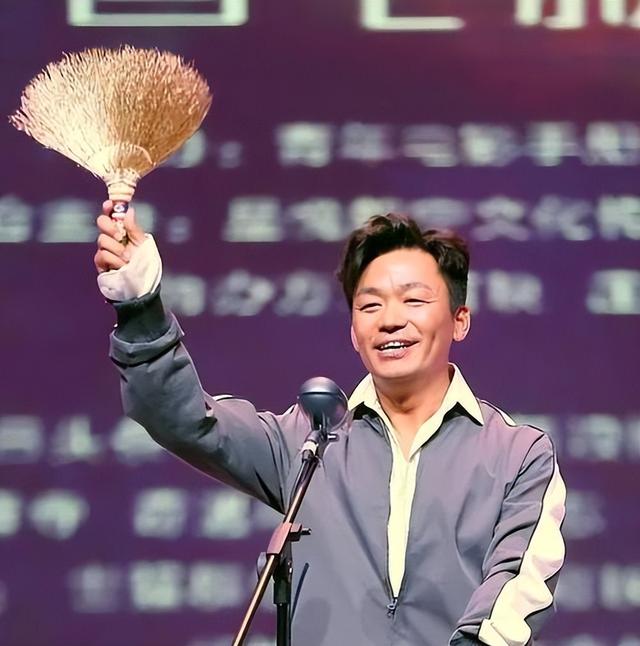 卫生队的故事电视剧剧情，电视剧卫生队的故事演员表（今8位老成员相比）