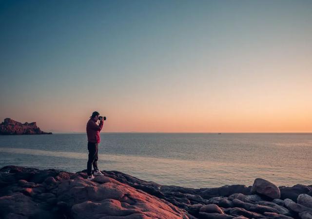 瓦尔登湖简介故事梗概，《瓦尔登湖》讲的是什么（一个人能抛弃的东西越多）
