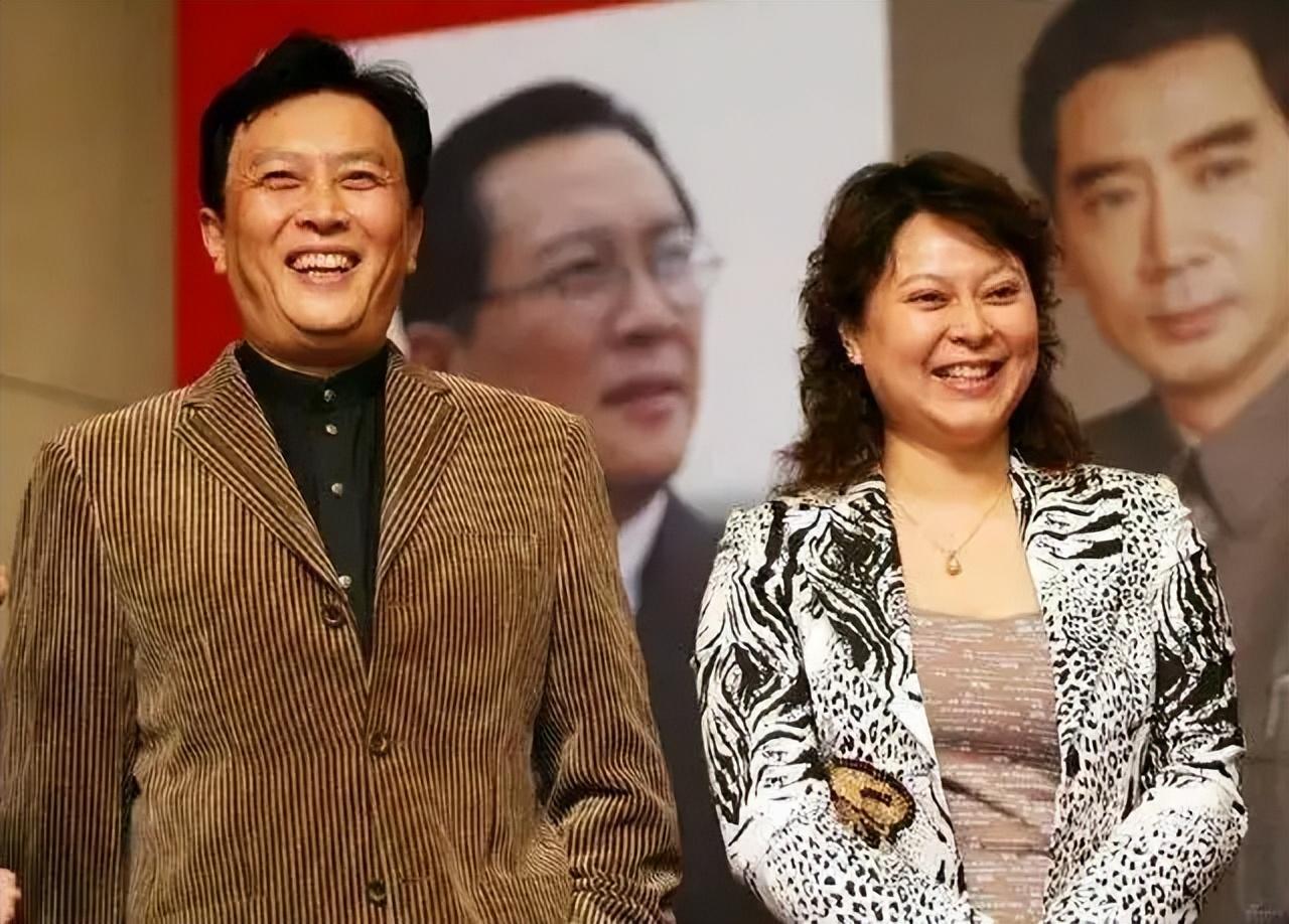 《雍正王朝》中扮演四福晋的壮丽不但戏里是唐国强的妻子,戏外也是他