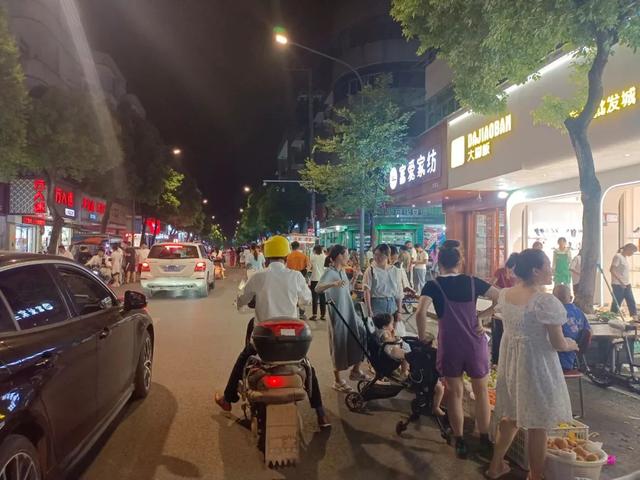 浙江金华有哪些地方有夜市，金华市区夜市有几个（金华金义新区孝顺镇朝晖路上的夜市）