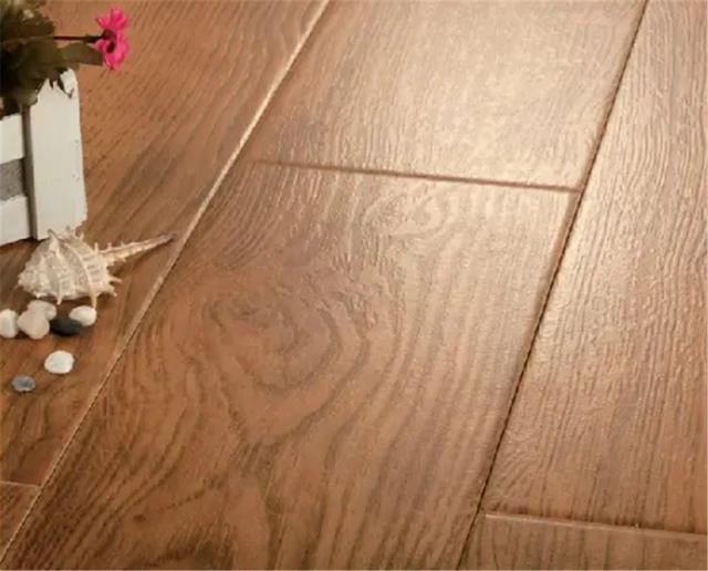 木纹瓷砖特点有哪些，木纹瓷砖有什么缺点（饱受争议的“木纹砖”）