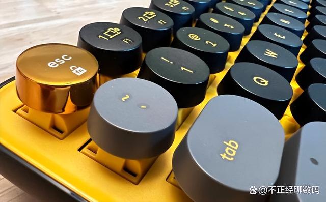 罗技游戏软件怎么下载，罗技鼠标软件怎么下载（评测：复古魅力的现代机械键盘）