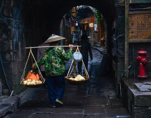 湘西终于开通高铁了，“湘西最美高铁”即将通车