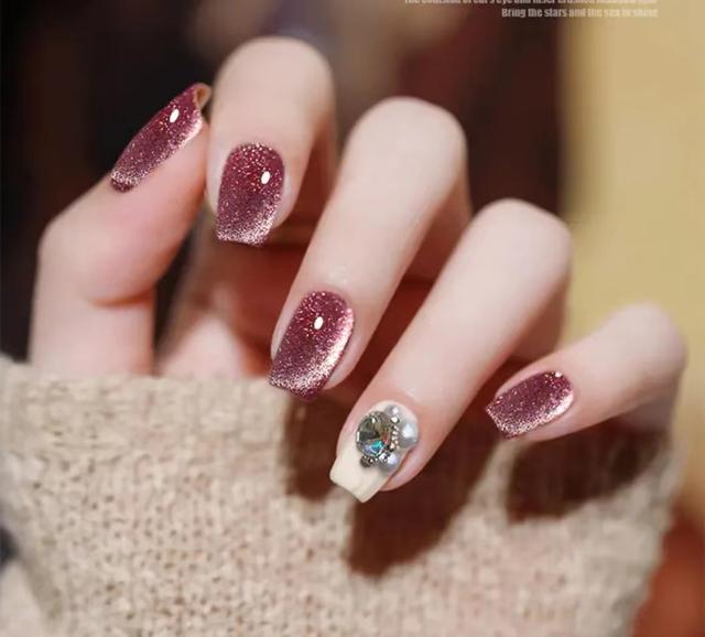 什么款式的美甲好看又显高贵，推荐几个美甲款式（秋冬千金/御姐/贵妇美甲合集来了）