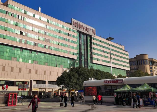 武汉火车站图片，2021年华中师范大学武汉传媒学院录取通知书查询入口_什么时候收到及发放时间（坐拥超洋气火车站黄金位置）