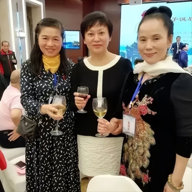 莒县小三管仁秀的照片，男子杀小三的真实故事（“美女市长”朱仁秀落马）