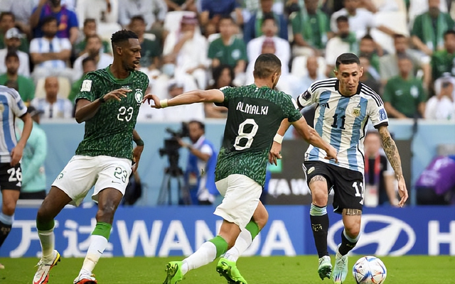 越位是什么意思，篮球越位是什么意思（足球比赛中最复杂的一条规则）