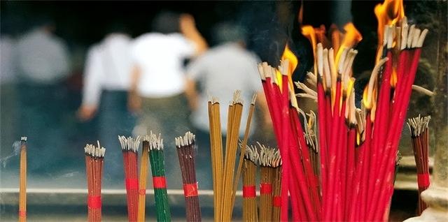 烧一根香和三根香的区别，烧一根香和三根香的区别图片（为何一定要烧三根香）