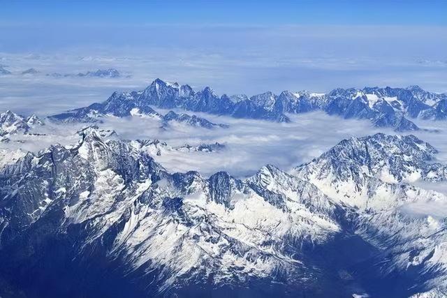 客机一般飞行高度是多少，民航飞行高度大概是多少米（也不敢从西藏上空飞过）