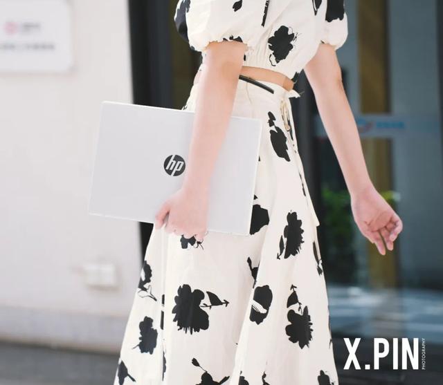 hp笔记本开机闪屏，电脑开机一直闪屏怎么办（可能会改变你对轻薄本的偏见）