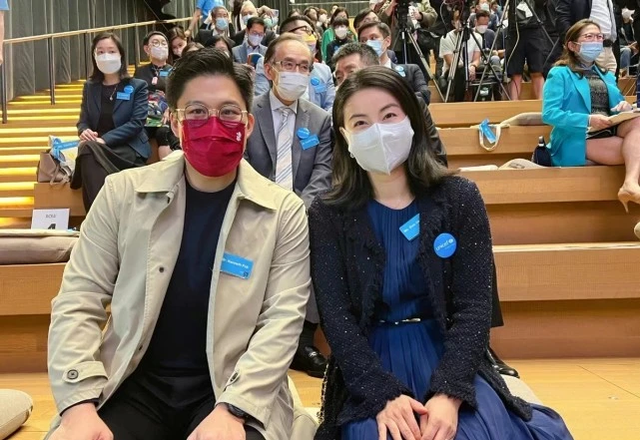 郭晶晶霍启刚婚纱照，郭晶晶婚纱照图片大全（跟郭晶晶穿情侣装逛花海超浪漫）