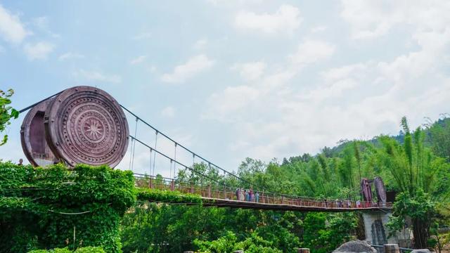 暑假去哪里旅游好，暑假去哪里旅游好玩2021（最适合去的12个美景地）