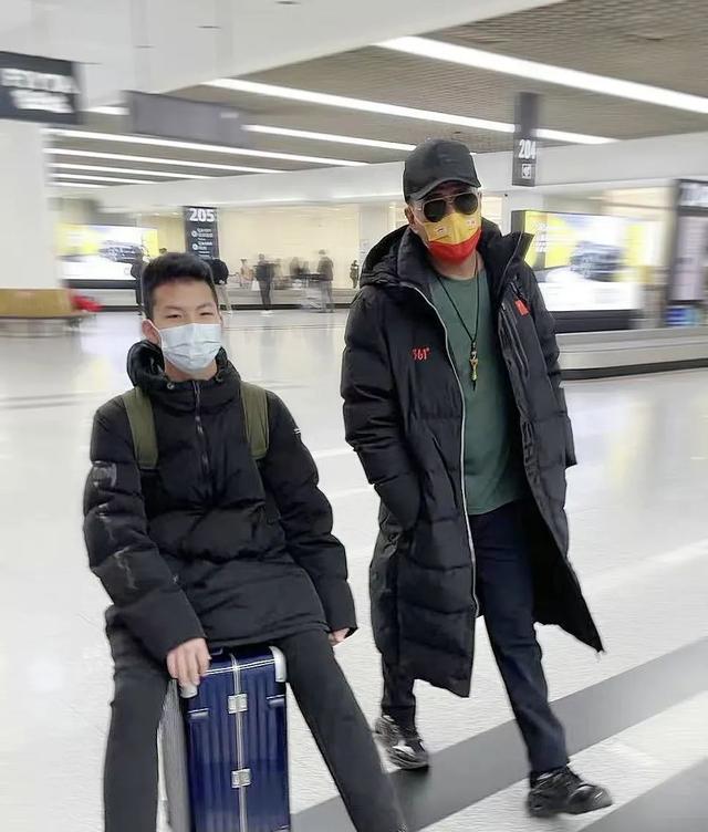 爸爸我们去哪儿，爸爸我们去哪儿简介（《爸爸去哪儿》俩男孩变化大）