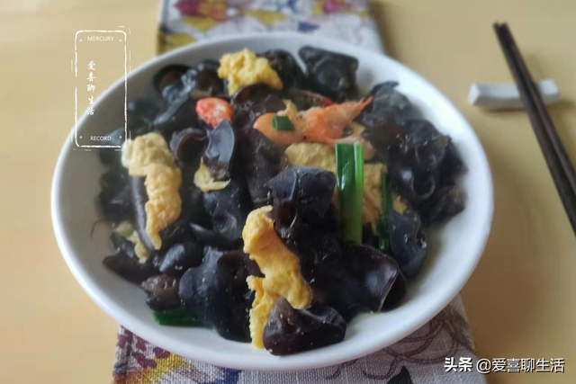 炒鸭蛋怎么做好吃，炒鸭蛋怎么做好吃窍门（春季少吃鸡蛋多吃鸭蛋）