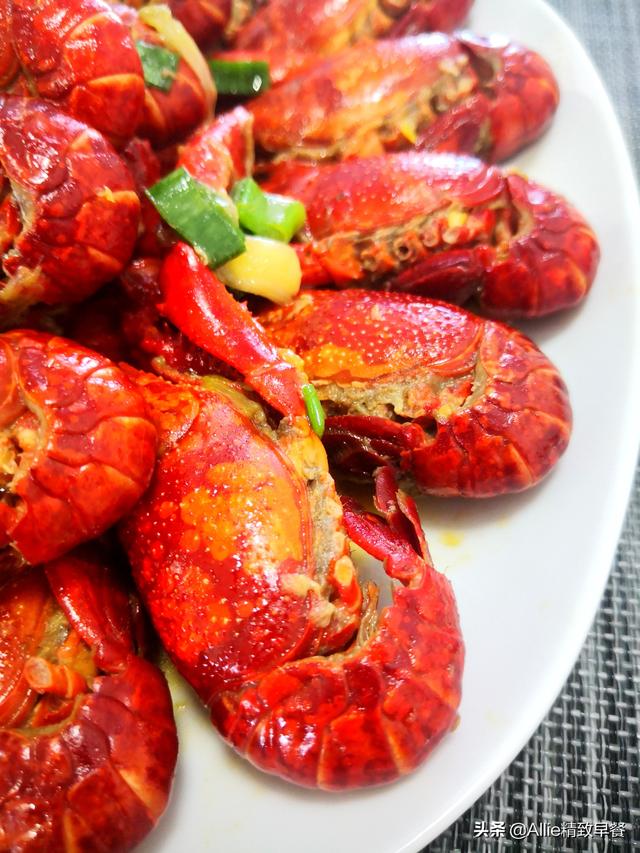 煮小龙虾的方法和教程，如何煮小龙虾好吃又简单（从挑到煮超详细分享）