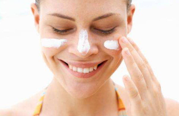 防晒霜可以直接涂在脸上吗，防晒霜能直接涂脸上吗（一定要注意这几点）