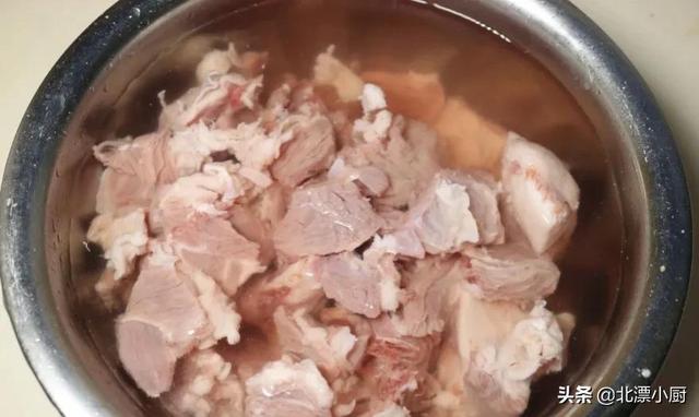 如何炖羊肉好吃，如何炖羊肉又软又好吃（只需2样料）
