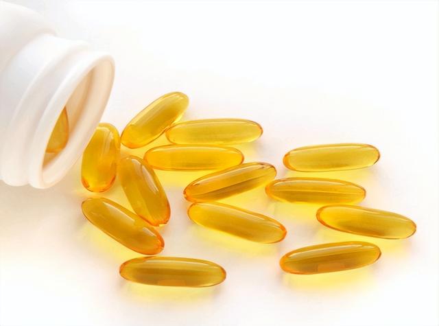 嘴巴经常长口腔溃疡什么原因，嘴巴经常溃疡是什么原因（口腔溃疡反复发作）