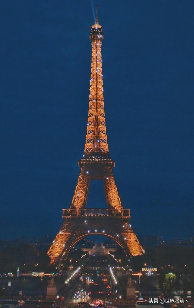 埃菲尔铁塔英文简介,埃菲尔铁塔英文介绍带翻译(埃菲尔铁塔-闻名世界