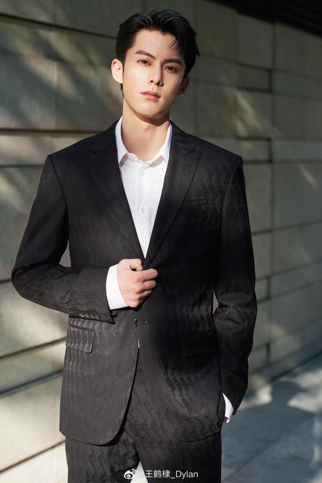 王鹤棣身高多少，王鹤棣身高（说他长得不好看我第一个反对）
