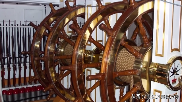 阿姆斯特朗大炮，阿姆斯特朗炮（一艘永不沉没的铁甲战船）