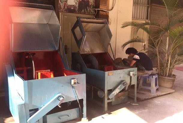 如何鉴别紫罗兰翡翠手镯，紫罗兰色翡翠手镯（美女一口价拿下的赌石）