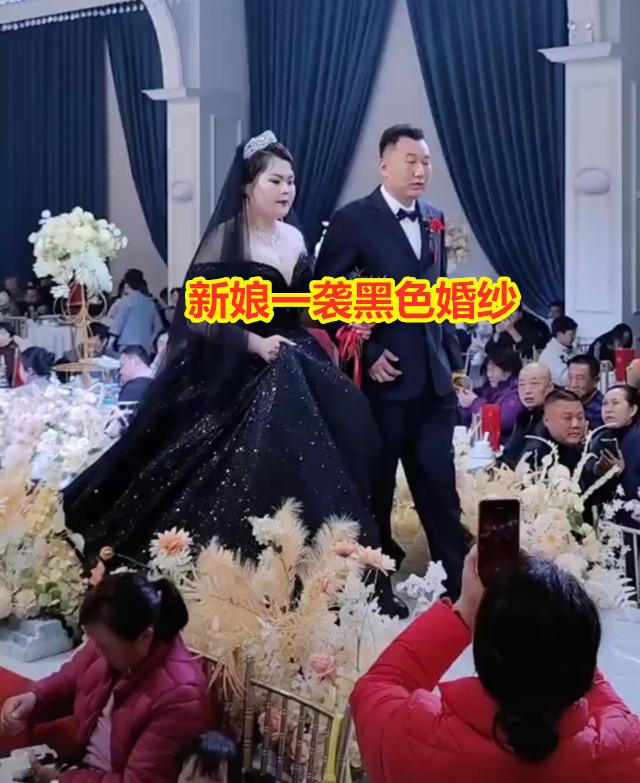 黑色婚纱代表什么意思，黑色婚纱代表什么（新娘“黑色婚纱”出席婚礼）