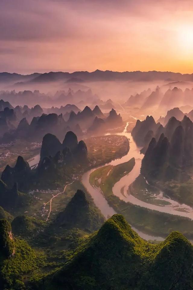 漓江景区和阳朔漓江有什么区别，桂林阳朔和漓江是一个地方吗（为什么总能统一国内外游客审美……）