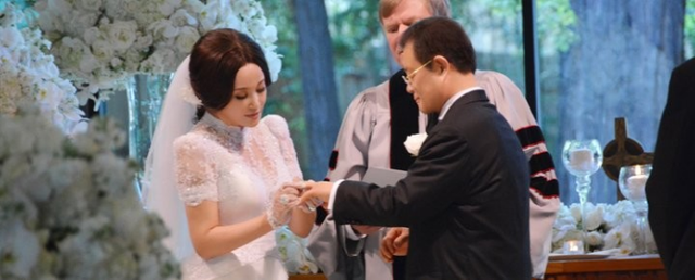 刘晓庆与小自己21岁的郑国霖，以及她入狱后重新站起来的前前后后