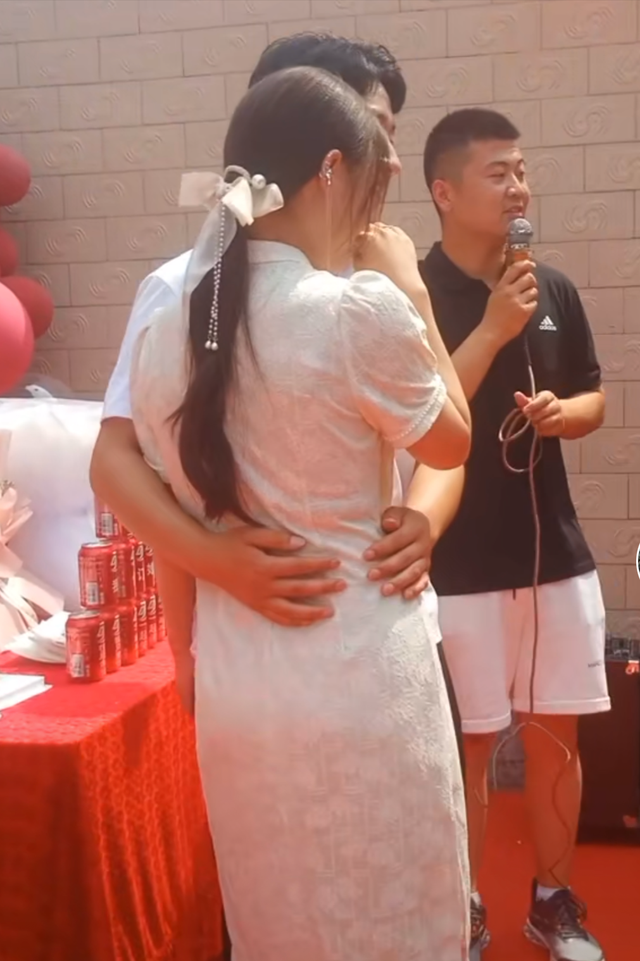 男生太羞涩了怎么办，男孩子羞涩怎么办（网友：一看就是相亲认识的）