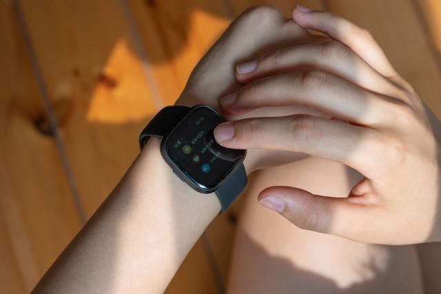 罗能g28智能手表app下载，罗能g28智能手表怎么调时间（G28心电血压智能手表）