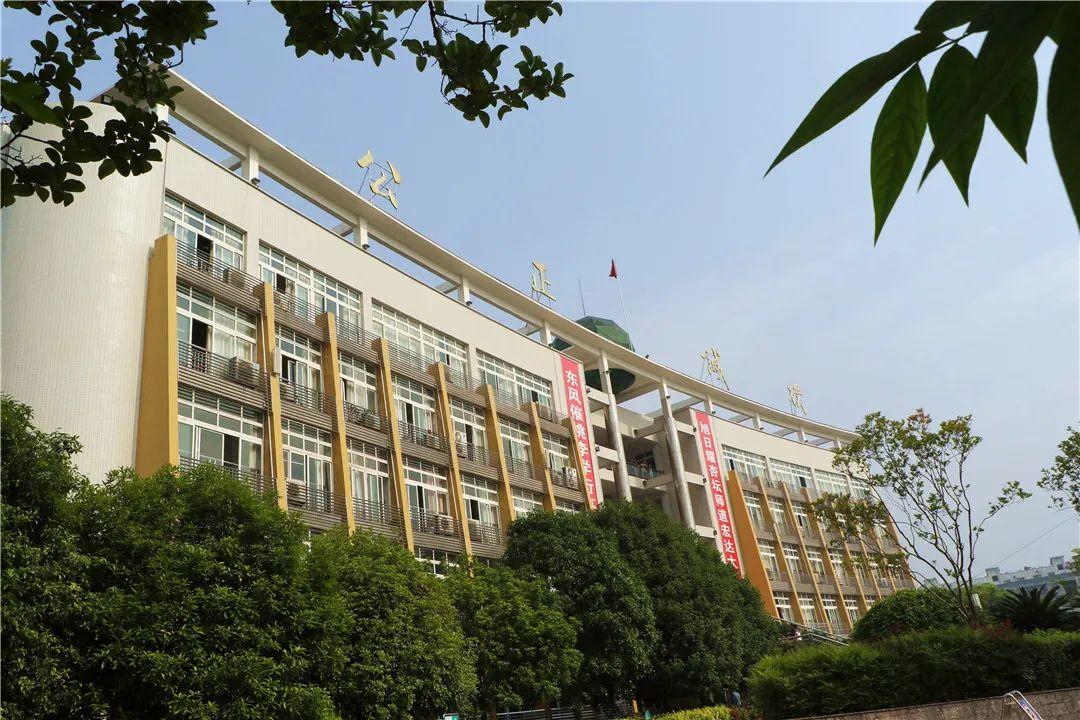 西充中学（青春在课堂上闪亮）