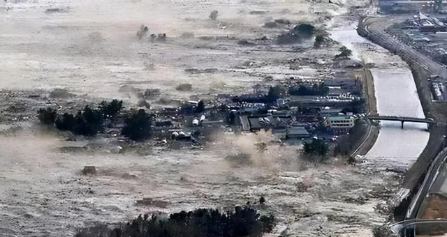 2004年海啸，2004年12月发生了什么海啸（引起海啸席卷15国29万人遇难）