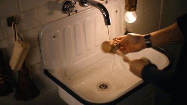 美贝怎么吐沙，2分钟花蛤快速吐沙子（洗白白盖上被子煮一煮）