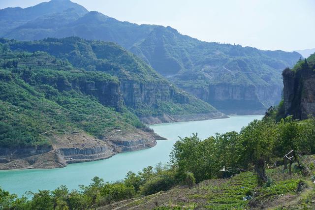 1200元重庆金佛山2日自驾游：悬崖瀑布、森林露营，景色又野又美